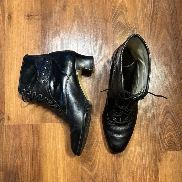 Victorian-style lace-up ankle high Natale leather boots - Picture 1 of 7